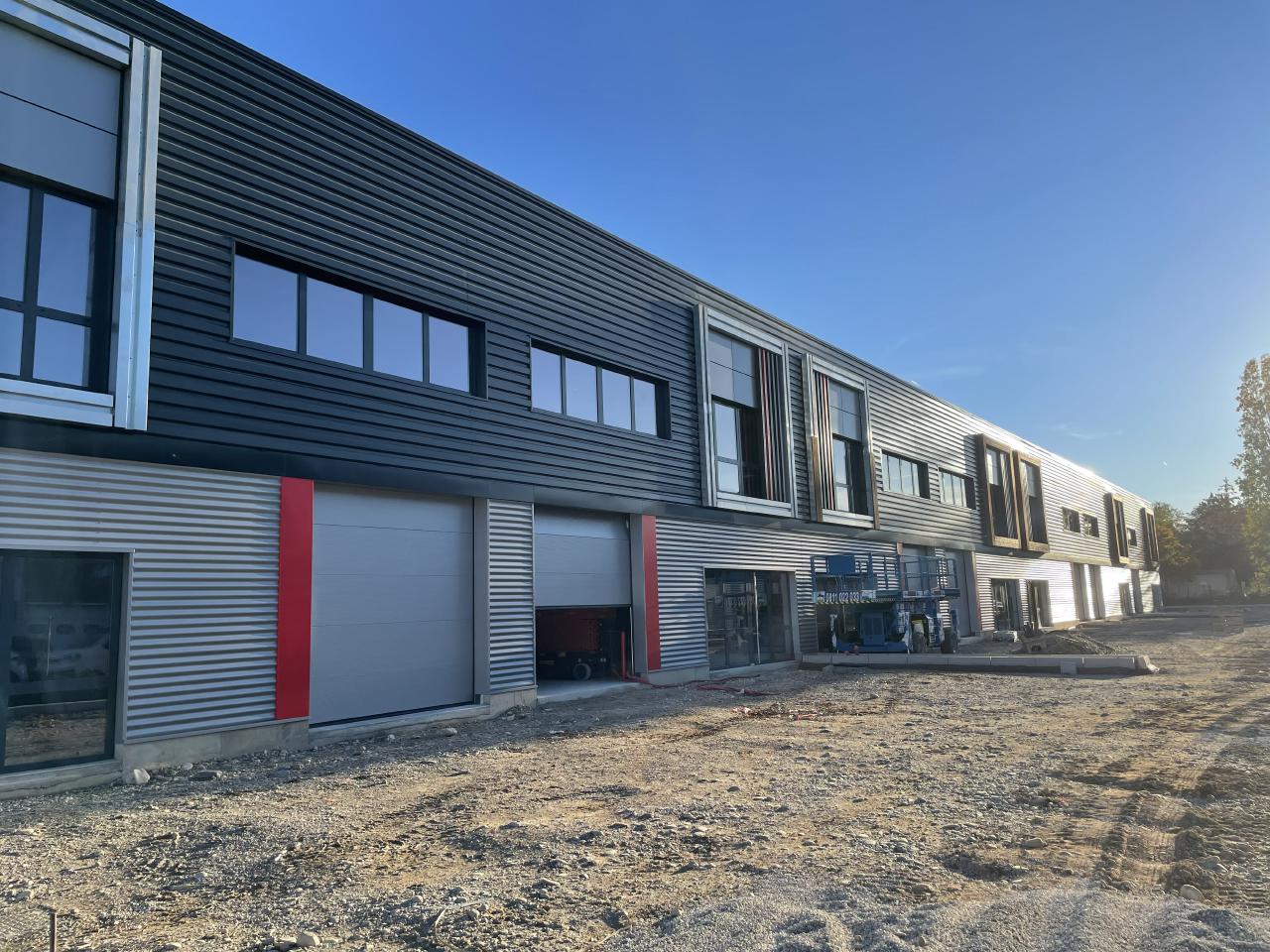 Local d'activité Saint-Quentin-Fallavier 1740m² Location local d'activité Saint-Quentin-Fallavier Isère OLACT2316912 0